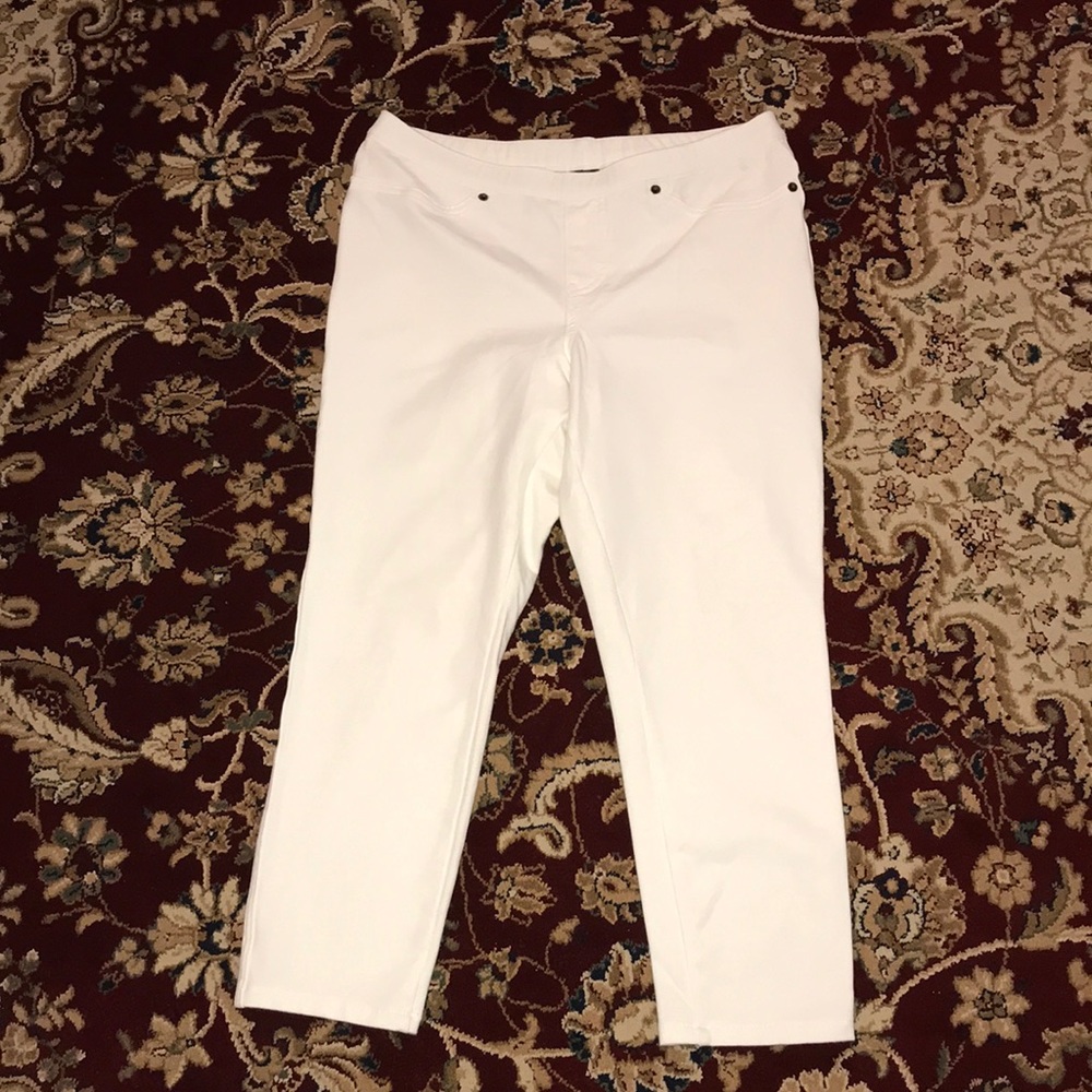 NWOT Hue Capri Legging